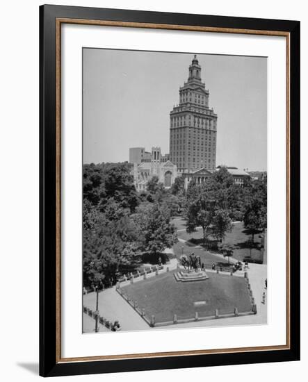 A View Showing Newarks's Hyde Park-Carl Mydans-Framed Premium Photographic Print