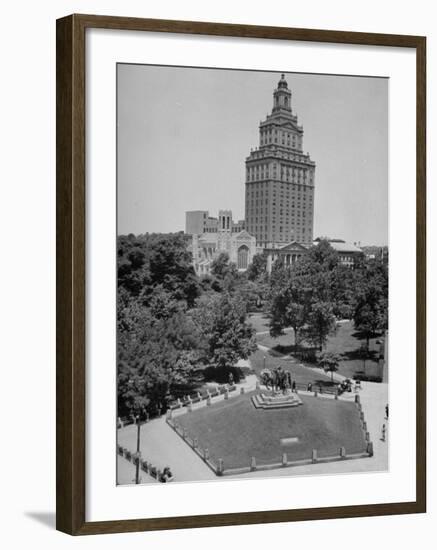 A View Showing Newarks's Hyde Park-Carl Mydans-Framed Premium Photographic Print