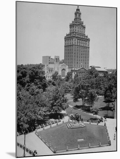A View Showing Newarks's Hyde Park-Carl Mydans-Mounted Premium Photographic Print
