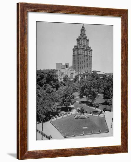A View Showing Newarks's Hyde Park-Carl Mydans-Framed Premium Photographic Print