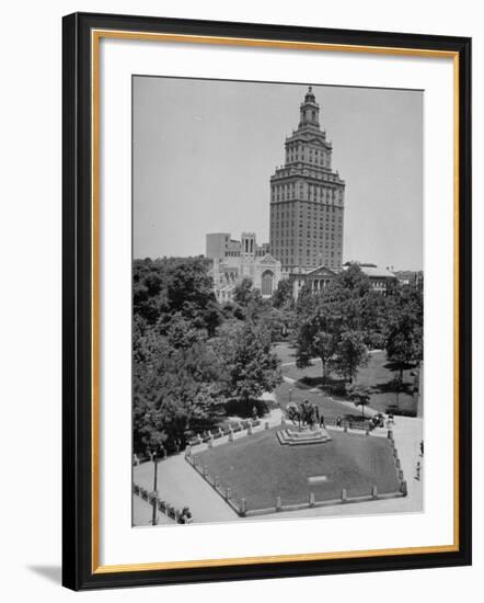 A View Showing Newarks's Hyde Park-Carl Mydans-Framed Premium Photographic Print