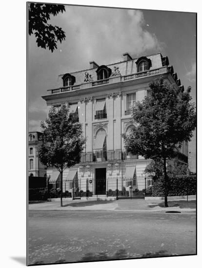 A View Showing the Exterior of the Duke and Duchess of Windsor's New Home-William Vandivert-Mounted Premium Photographic Print