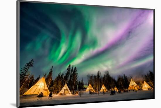 A Wonderful Night with Kp 5 Index Northern Lights at Aurora Village in Yellowknife.-Ken Phung-Mounted Photographic Print