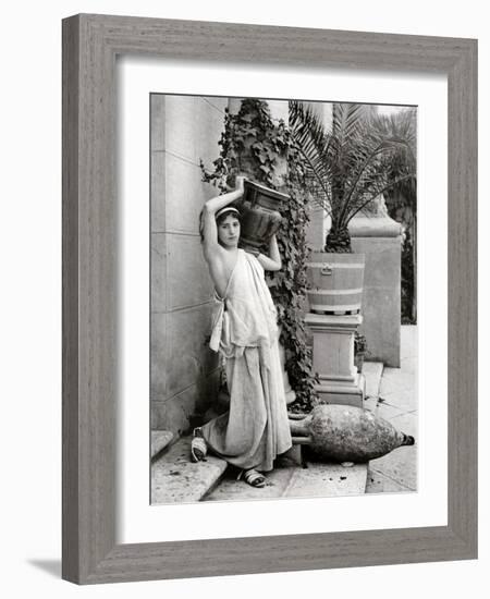 A Young Woman Carrying a Roman Vase on Her Shoulder, 1902-1903-Antonio Canovas-Framed Giclee Print
