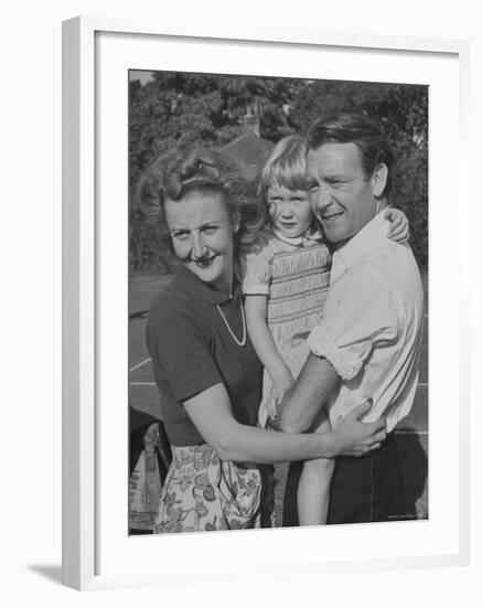 Actor John Mills Posing for a Picture with His Wife and Daughter Juliet-Tony Linck-Framed Premium Photographic Print