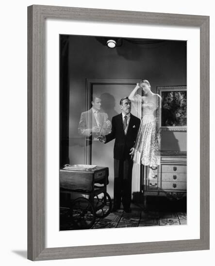 Actor Leo G. Carroll, Robert Sterling, with Ghostly Ann Jeffreys on TV Program "Topper"-null-Framed Premium Photographic Print