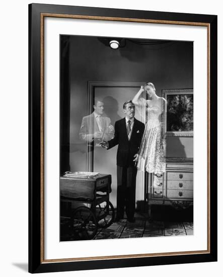 Actor Leo G. Carroll, Robert Sterling, with Ghostly Ann Jeffreys on TV Program "Topper"-null-Framed Premium Photographic Print