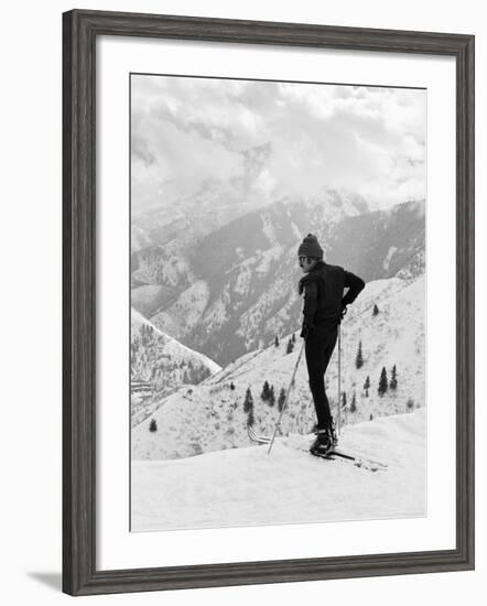 Actor Robert Redford Skiing-John Dominis-Framed Premium Photographic Print