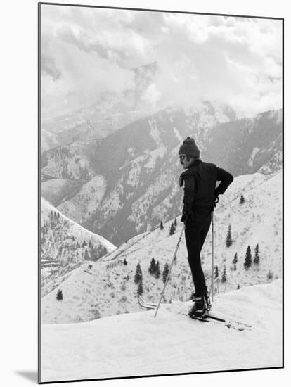 Actor Robert Redford Skiing-John Dominis-Mounted Premium Photographic Print