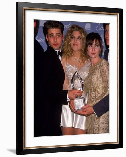 Actors Jason Priestley, Tori Spelling and Shannen Doherty at the People's Choice Awards-David Mcgough-Framed Premium Photographic Print