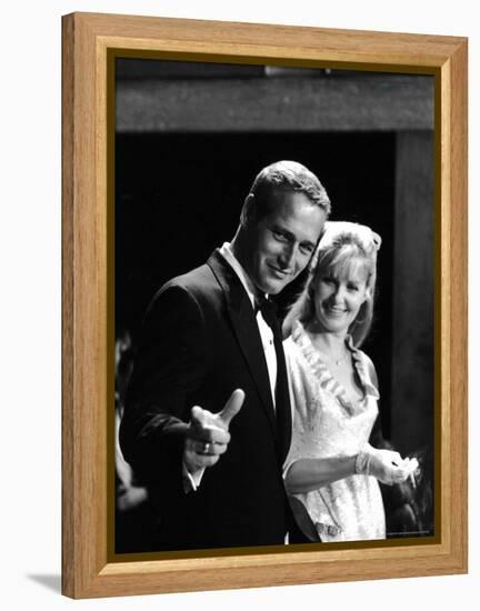 Actors Paul Newman and Joanne Woodward-Mark Kauffman-Framed Premier Image Canvas