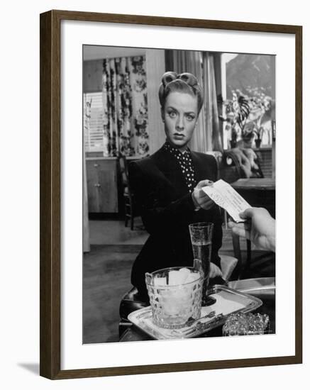 Actress Audrey Totter in Scene from Film "Lady in the Lake"-Martha Holmes-Framed Premium Photographic Print
