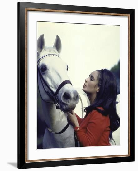 Actress Elizabeth Taylor with Horse During Filming of "Reflections in a Golden Eye"-Loomis Dean-Framed Premium Photographic Print