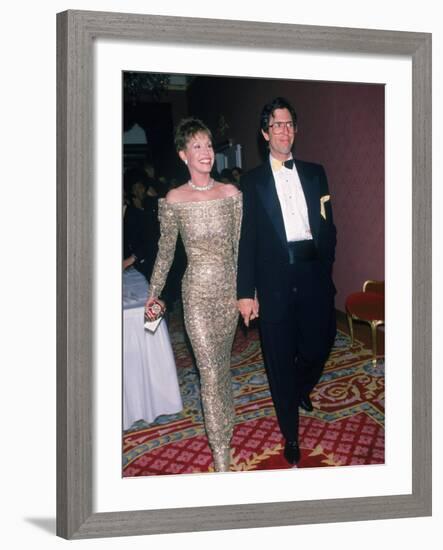 Actress Mary Tyler Moore and Husband, Dr. Robert Levine-null-Framed Premium Photographic Print