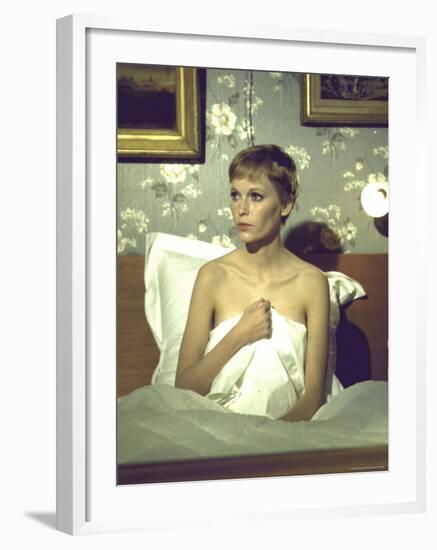 Actress Mia Farrow During Filming of the Motion Picture "A Dandy in Aspic"-Bill Eppridge-Framed Premium Photographic Print