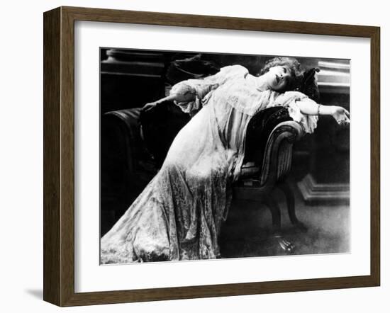 Actress Sarah Bernhardt-null-Framed Photo