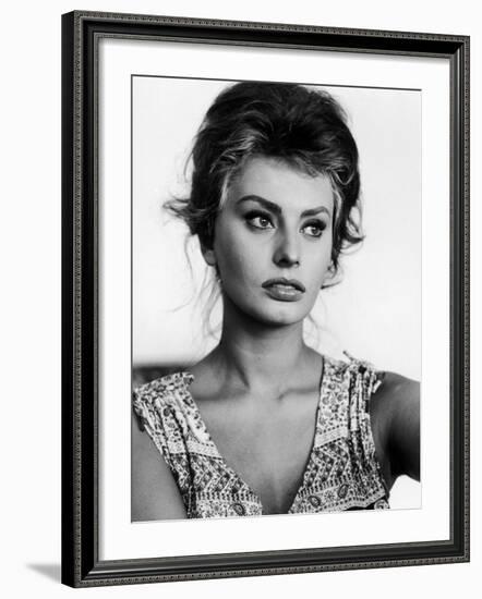 Actress Sophia Loren at Home-Alfred Eisenstaedt-Framed Premium Photographic Print