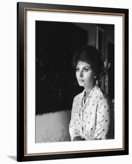 Actress Sophia Loren at Home-Alfred Eisenstaedt-Framed Premium Photographic Print