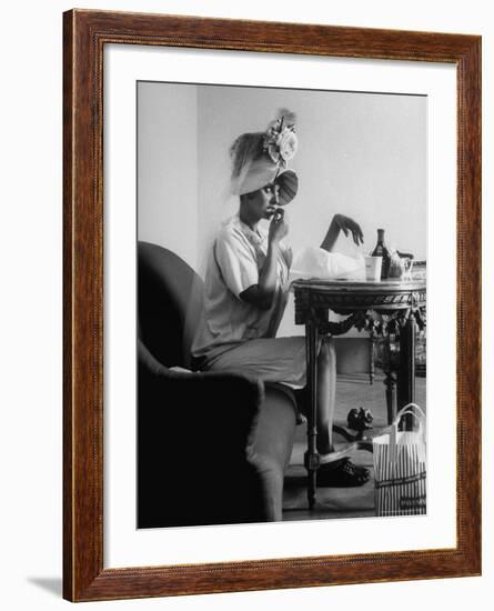 Actress Sophia Loren Eating on a Break During Filming of "Madame Sans Gene"-Alfred Eisenstaedt-Framed Premium Photographic Print