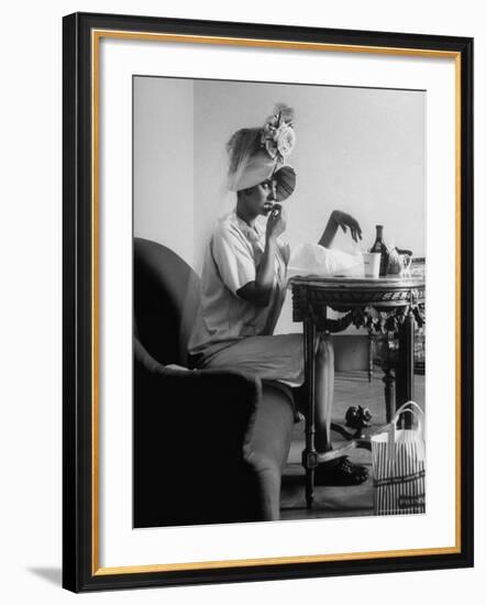 Actress Sophia Loren Eating on a Break During Filming of "Madame Sans Gene"-Alfred Eisenstaedt-Framed Premium Photographic Print