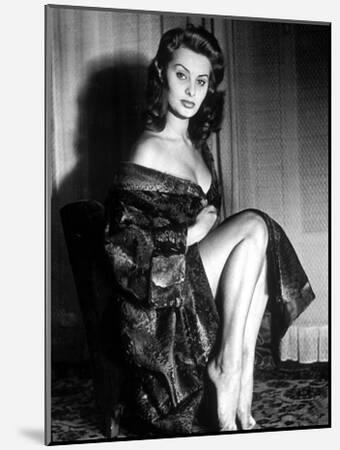 Sophia Loren Red Dress Pinup Girl Hollywood Poster Art Photo