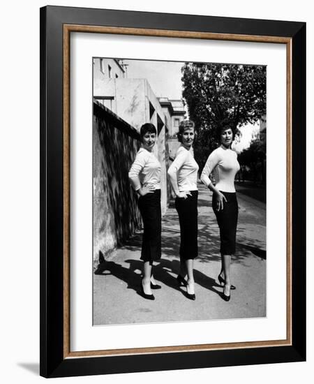 Actress Sophia Loren Posing with Her Mother and Her Sister-Loomis Dean-Framed Photographic Print