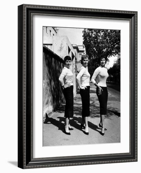 Actress Sophia Loren Posing with Her Mother and Her Sister-Loomis Dean-Framed Photographic Print