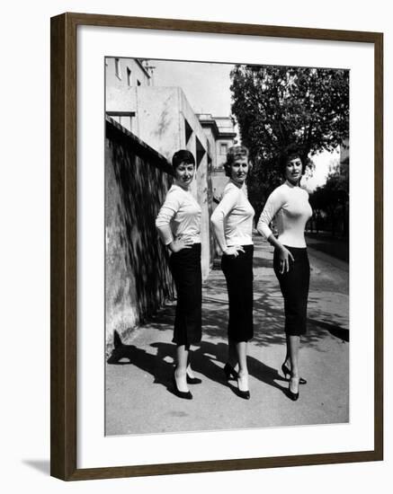 Actress Sophia Loren Posing with Her Mother and Her Sister-Loomis Dean-Framed Photographic Print