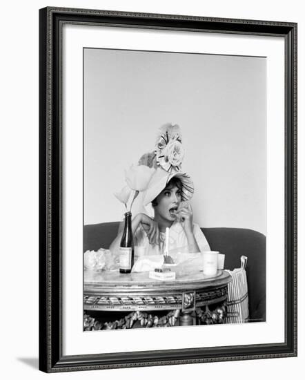 Actress Sophia Loren-Alfred Eisenstaedt-Framed Premium Photographic Print