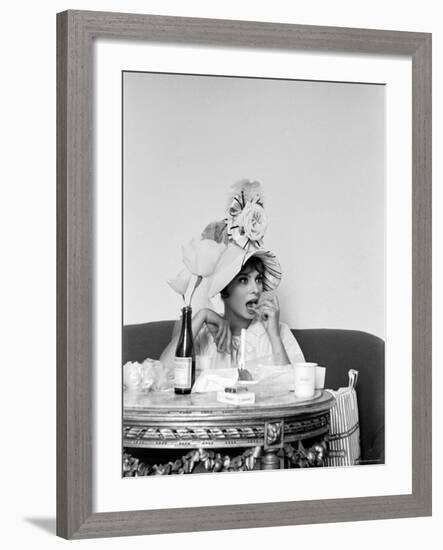 Actress Sophia Loren-Alfred Eisenstaedt-Framed Premium Photographic Print