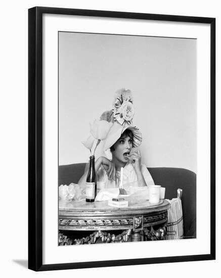 Actress Sophia Loren-Alfred Eisenstaedt-Framed Premium Photographic Print