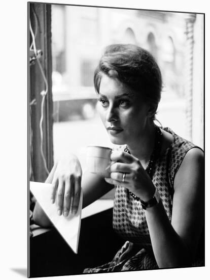 Actress Sophia Loren-Peter Stackpole-Mounted Premium Photographic Print