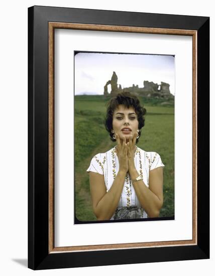 Actress Sophia Loren-Loomis Dean-Framed Photographic Print