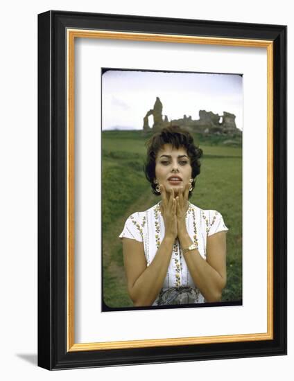 Actress Sophia Loren-Loomis Dean-Framed Photographic Print