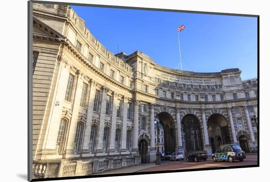 Admiralty Arch with traffic leaving The Mall and Union Flag flying, late autumn sun, London, Englan-Eleanor Scriven-Mounted Photographic Print