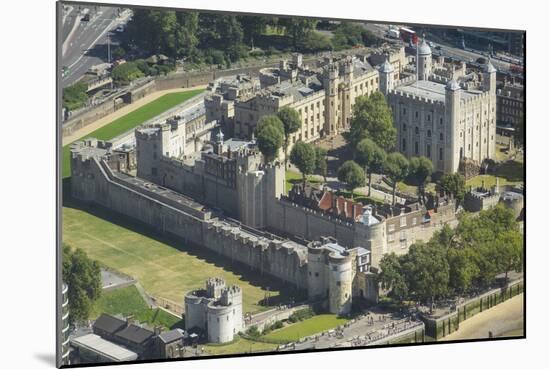 Aerial view of the Tower of London, UNESCO World Heritage Site, London, England, United Kingdom-Rolf Richardson-Mounted Photographic Print