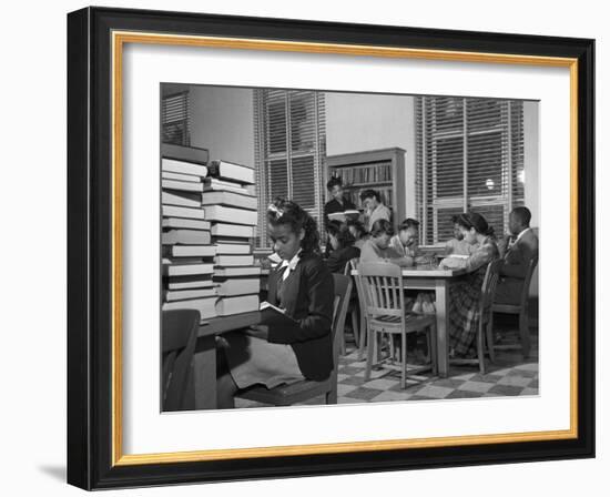 African American Students Reading at Bethune-Cookman College, Feb. 1943-null-Framed Photo