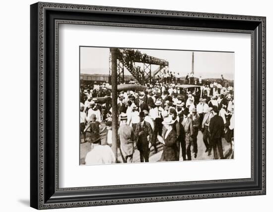African Americans and whites leaving the beach as trouble begins, Chicago, Illinois, USA, c1919-Unknown-Framed Photographic Print