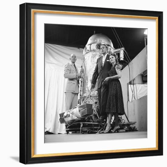 Air Force Lieutenant David G. Simons, Aeronautics Engineer Otto Winzen, and Vera Winzen, 1957-Yale Joel-Framed Photographic Print