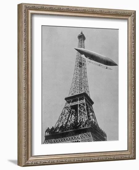 Airship No.5 of French Inventor and Fashion Plate Alberto Santos Dumont Reaching the Eiffel Tower-null-Framed Photographic Print