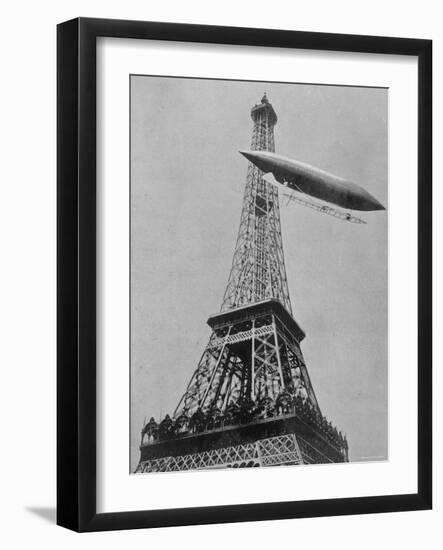 Airship No.5 of French Inventor and Fashion Plate Alberto Santos Dumont Reaching the Eiffel Tower-null-Framed Photographic Print