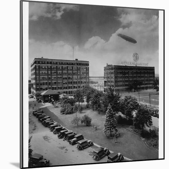 Airship over General Electric Building-null-Mounted Photographic Print