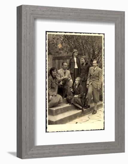 Ak Erbprinzenfamilie Von Thurn Und Taxis, Gruppenfoto, Hund-null-Framed Photographic Print