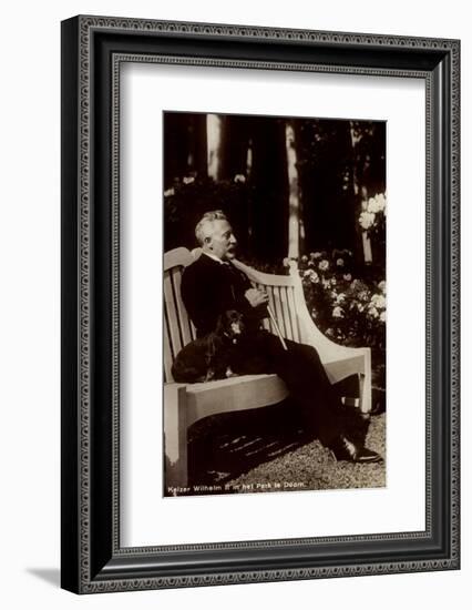 Ak Kaiser Wilhelm II Im Park Des Hauses Doorn, Dackel, Sitzbank-null-Framed Photographic Print