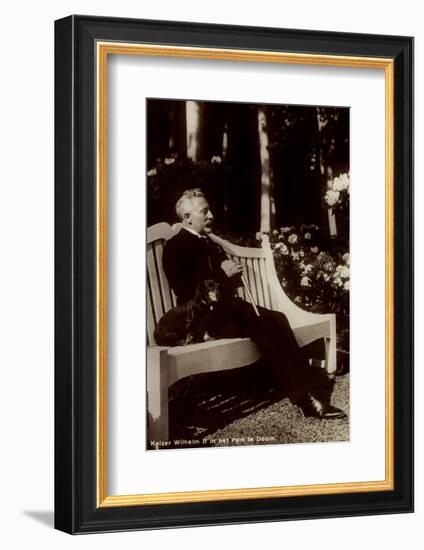 Ak Kaiser Wilhelm II Im Park Des Hauses Doorn, Dackel, Sitzbank-null-Framed Photographic Print