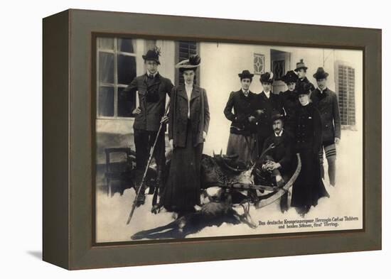 Ak Kronprinzenpaar, Herzogin Carl, Graf Törring, Jagd, Winter-German photographer-Framed Premier Image Canvas