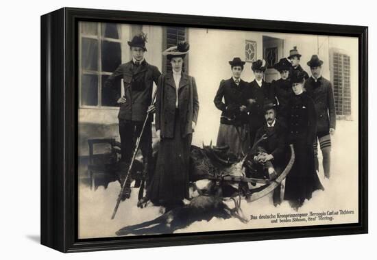 Ak Kronprinzenpaar, Herzogin Carl, Graf Törring, Jagd, Winter-German photographer-Framed Premier Image Canvas