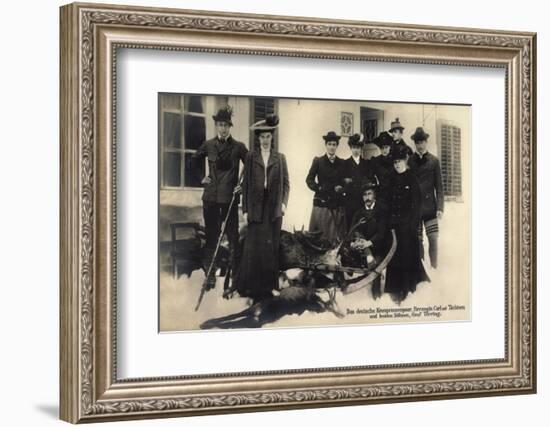 Ak Kronprinzenpaar, Herzogin Carl, Graf Törring, Jagd, Winter-German photographer-Framed Photographic Print