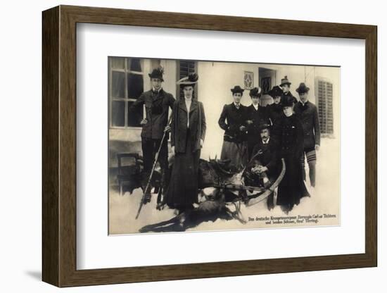 Ak Kronprinzenpaar, Herzogin Carl, Graf Törring, Jagd, Winter-German photographer-Framed Photographic Print