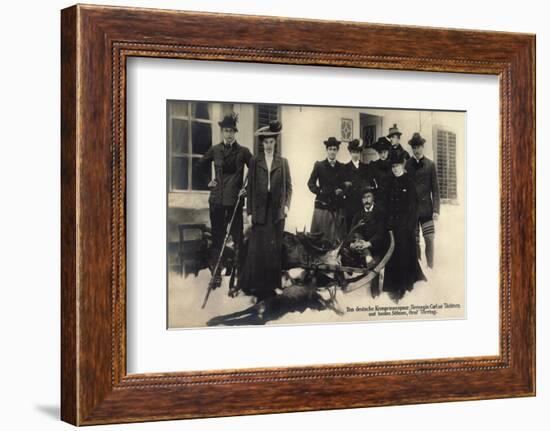 Ak Kronprinzenpaar, Herzogin Carl, Graf Törring, Jagd, Winter-German photographer-Framed Photographic Print